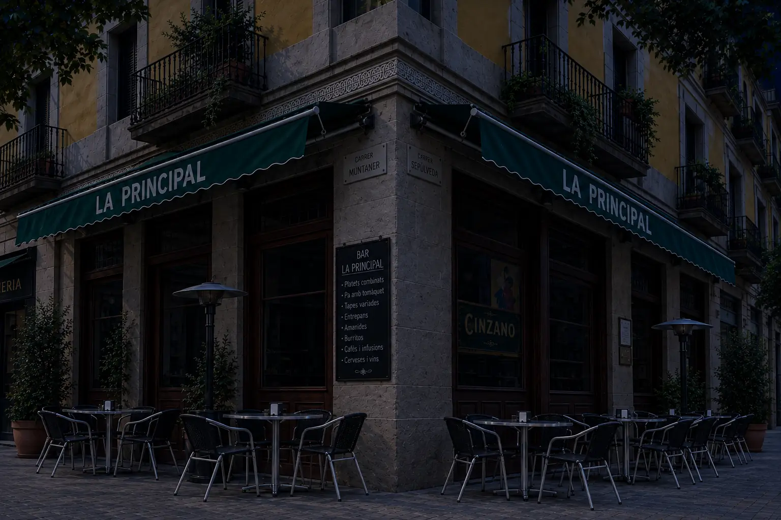 Façana del Bar La Principal a la cantonada de Sepúlveda amb Muntaner, amb el tendal verd i la terrassa